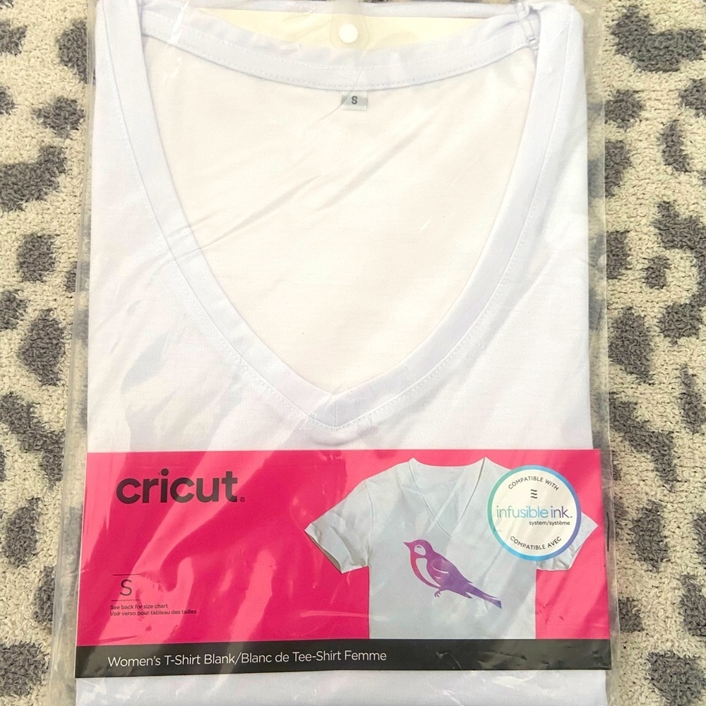NEW! CRICUT WOMENS BLANK TSHIRTS - Picture 2 of 5
